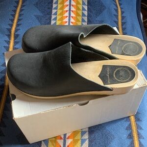 No. 6 Contour Clogs Black Leather Women's 42